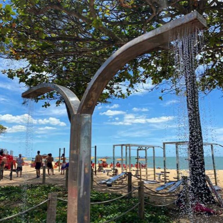 Praias de Vila Velha – ES tem chuveiros de aço inox